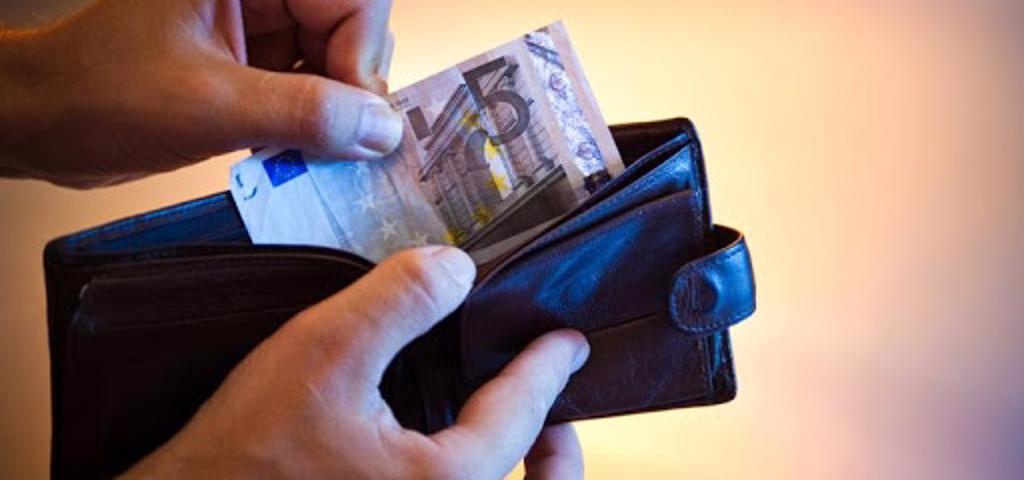 Στα €6.079 το υψηλότερο εισόδημα των πιο φτωχών Ελλήνων Στα €6.079 το υψηλότερο εισόδημα των πιο φτωχών Ελλήνων